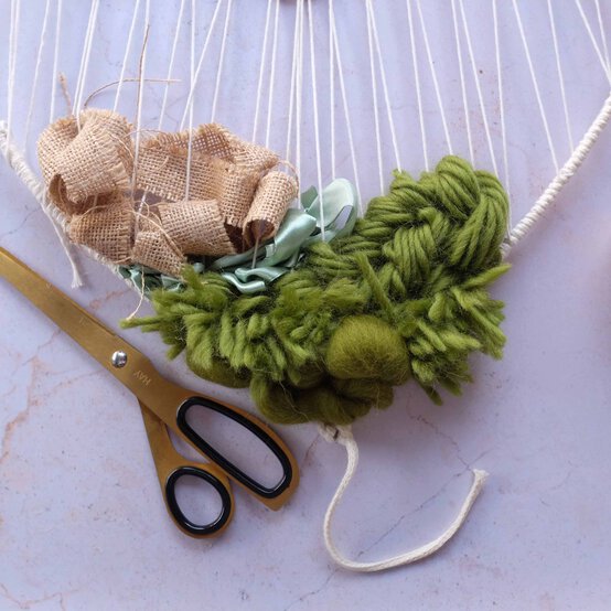 Idea_how-to-make-a-woven-heart-wreath_step11.jpg?sw=554&q=85