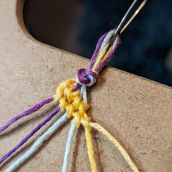 ideas%5Fhow%2Dto%2Dmake%2Dfriendship%2Dbracelets%5Fstripe%2Dbracelet%2D2.jpg?sw=554&q=85