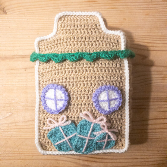 gingerbreadhouse-_house_2_back_fin.jpg?sw=554&q=85