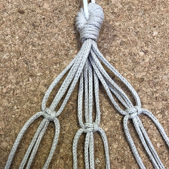 macrame_egg_holder_step_3_b.jpg?sw=554&q=85