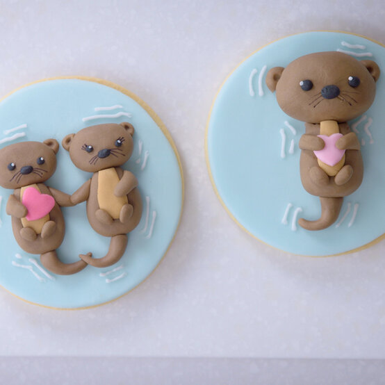 idea_valentines-day-baking-projects_otter.jpg?sw=554&q=85