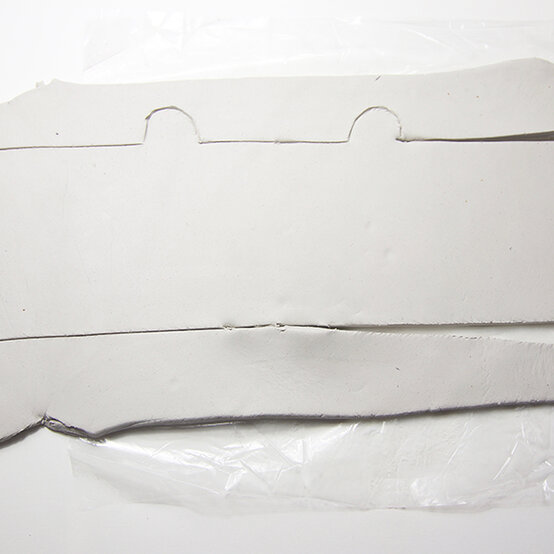 clay-bear-pots-step1.jpg?sw=554&q=85