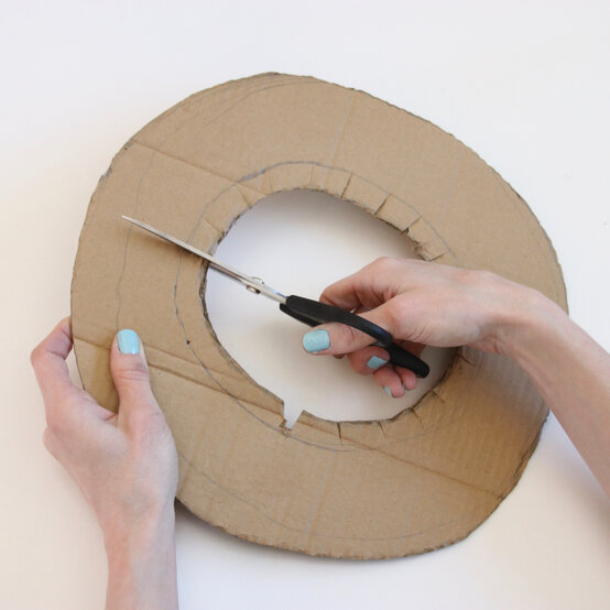 willy_wonka_cardboard_step_3.jpg?sw=554&q=85