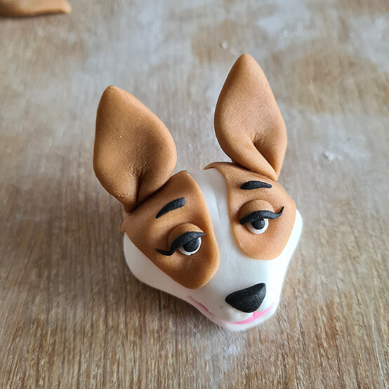 How-to-Make-a-Platinum-Jubilee-Showstopper-Cake_Step26b.jpg?sw=554&q=85