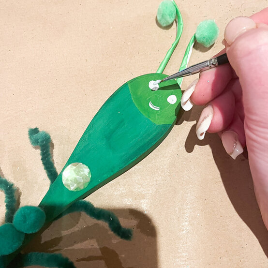 idea_how-to-make-story-spoons_step6a.jpg?sw=554&q=85