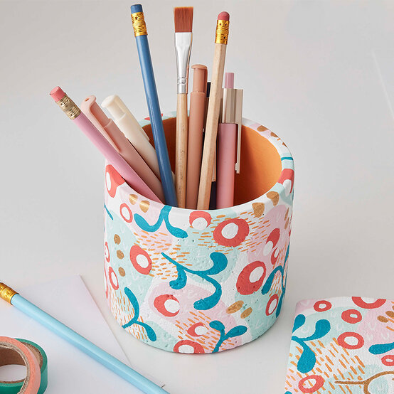 personalised-home-office-decor_pot_hero2.jpg?sw=554&q=85