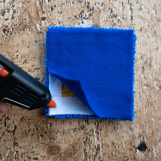 punch-needle-coasters_finishing-touches_step-9_2.jpg?sw=554&q=85