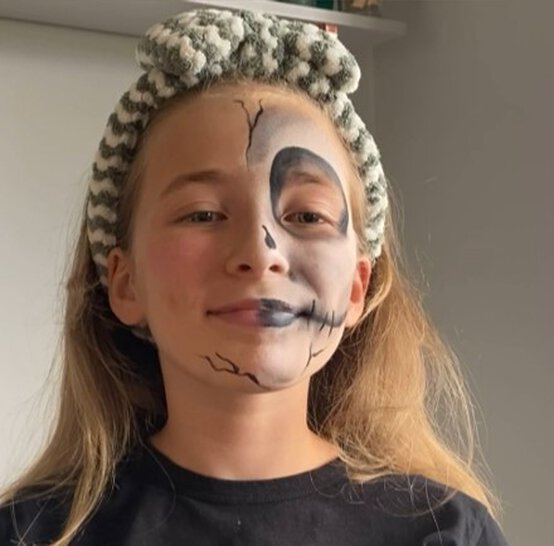 halloweenskeleton_step8_2.jpg?sw=554&q=85