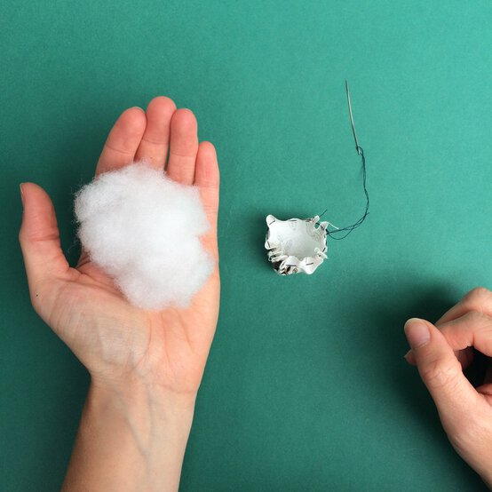 fabric-scrap-garland_step6_1.jpg?sw=554&q=85