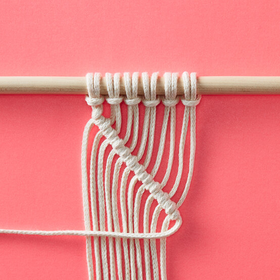 idea_get-started-in-macrame-horizontal_step3.jpg?sw=554&q=85