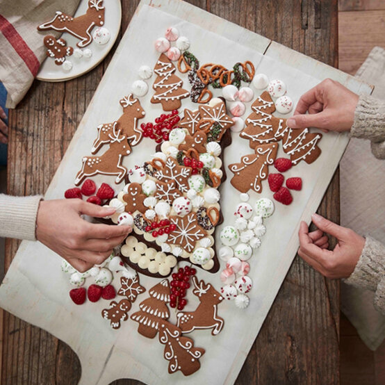 idea_diy-christmas-table-settings_grazing.jpg?sw=554&q=85