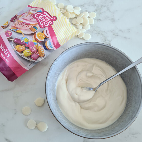 idea_how-to-make-melted-snowman-treats_step2a.jpg?sw=554&q=85