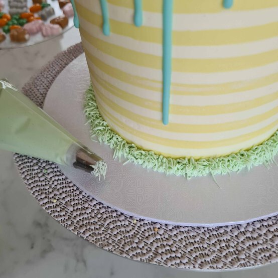 Idea_how-to-make-a-layered-easter-cake_step6c.jpg?sw=554&q=85