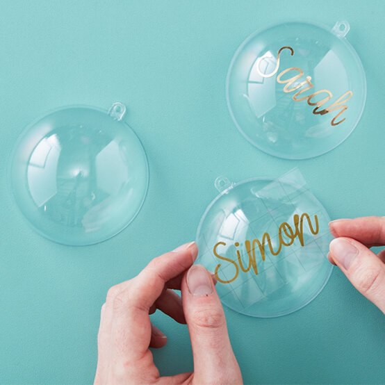 personalised-baubles-step-12.jpg?sw=554&q=85