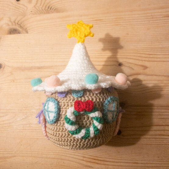 gingerbreadhouse-_house_3_back_fin.jpg?sw=554&q=85