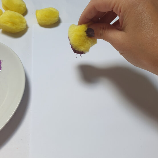 idea_messy-crafts-for-kids-icecream_step2b.jpg?sw=554&q=85