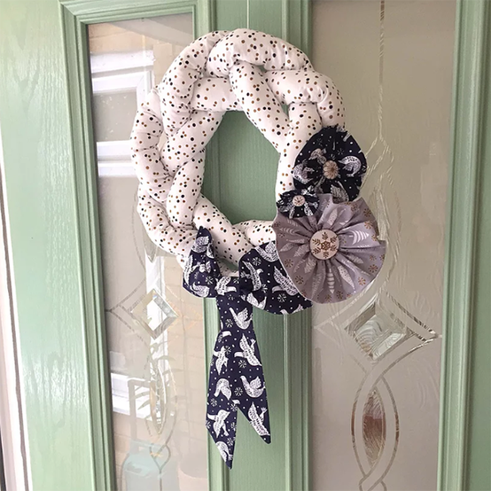 how-to-sew-a-christmas-wreath-1.png?sw=554&q=85