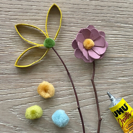 idea_spring-craft-roll-flowers_step5b.jpg?sw=554&q=85