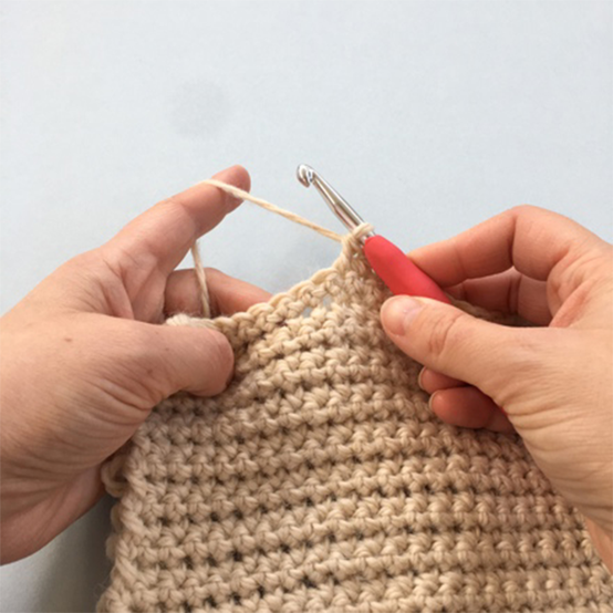 idea%5Fcrochet%2Da%2Dloop%2Dstocking%5Fstep1.png?sw=554&q=85