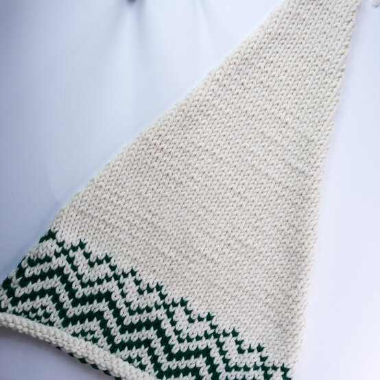 Idea_How-to-knit-a-Christmas-tree-cushion_image-1.jpg?sw=554&q=85