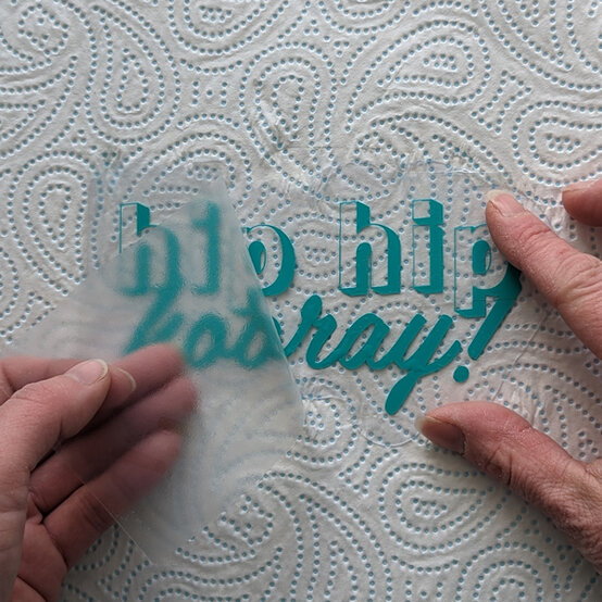 idea_cricut-how-to-make-a-shaker-cake-topper_step4b.jpg?sw=554&q=85