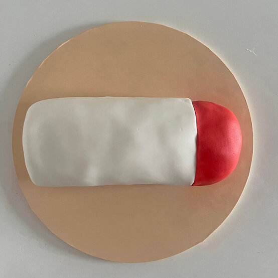 idea_how-to-decorate-a-rocket-cake_step10c.jpg?sw=554&q=85