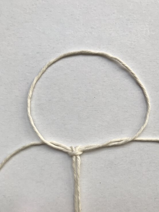 how_to_make_macrame_baubles_blue_tutorial_step-4.jpg?sw=554&q=85