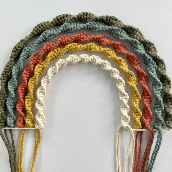 How%2Dto%2DMake%2Da%2DMacrame%2DFrame%5FRainbow%2Dstep6.jpg?sw=554&q=85