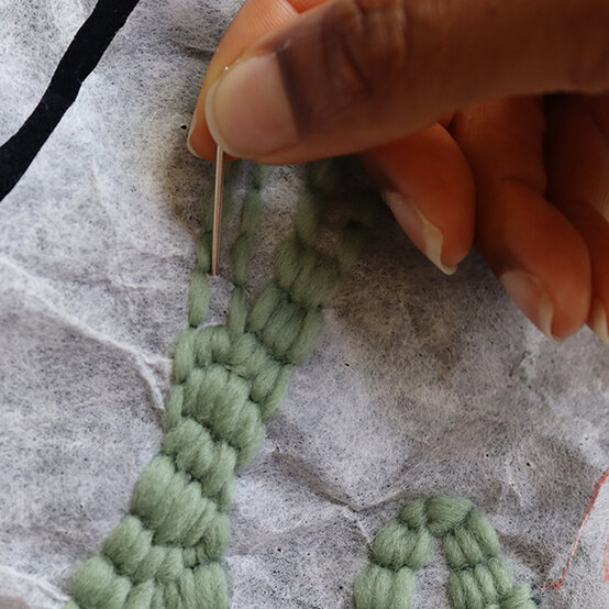 ideas%5Fhow%2Dto%2Dembroider%2Da%2Dcushion%2Dfor%2Dchristmas%5Fstep%2D8.JPG?sw=554&q=85