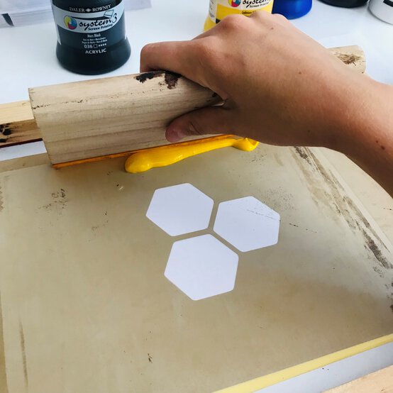 screen-printing-step-5.jpg?sw=554&q=85