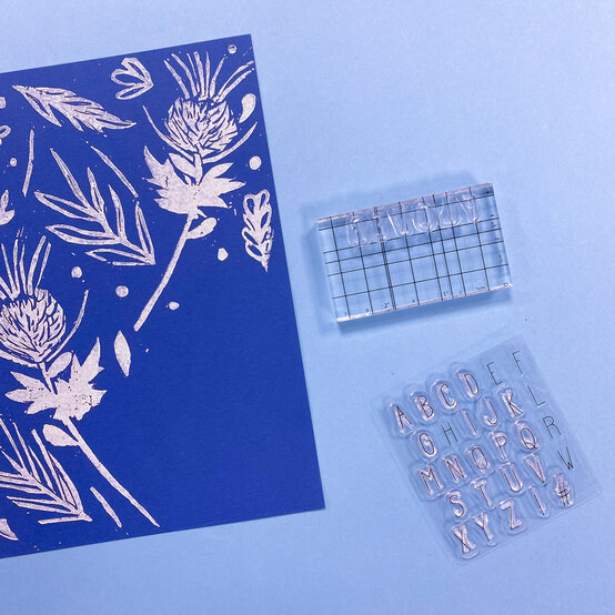 how-to-lino-cut-a-scottish-thistle-print_customise_step-3_1.jpg?sw=554&q=85