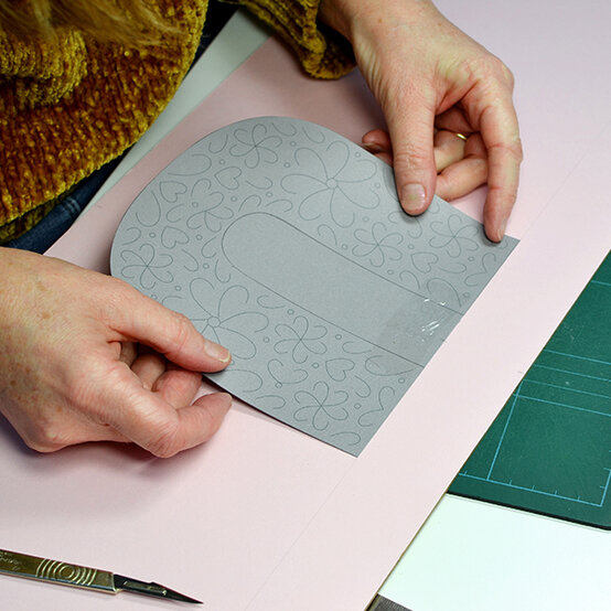 papercraft-mum-heart-frame8.jpg?sw=554&q=85