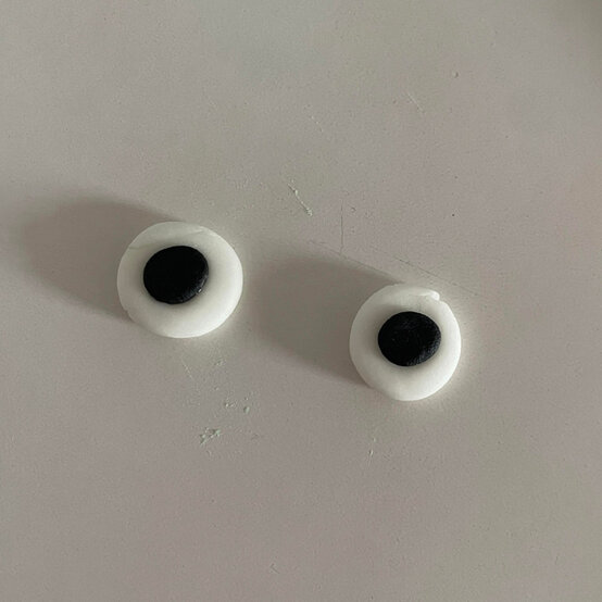 idea_how-to-decorate-a-rocket-cake_step22b.jpg?sw=554&q=85