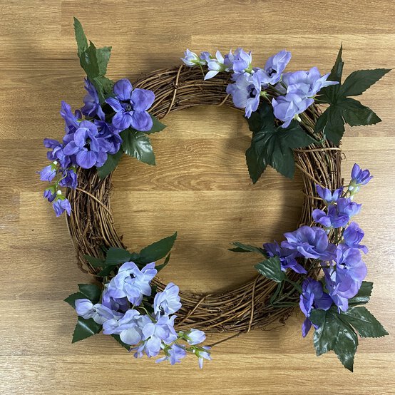 how_to_make_a_spring_wreath_with_floral_picks_step-2.jpg?sw=554&q=85