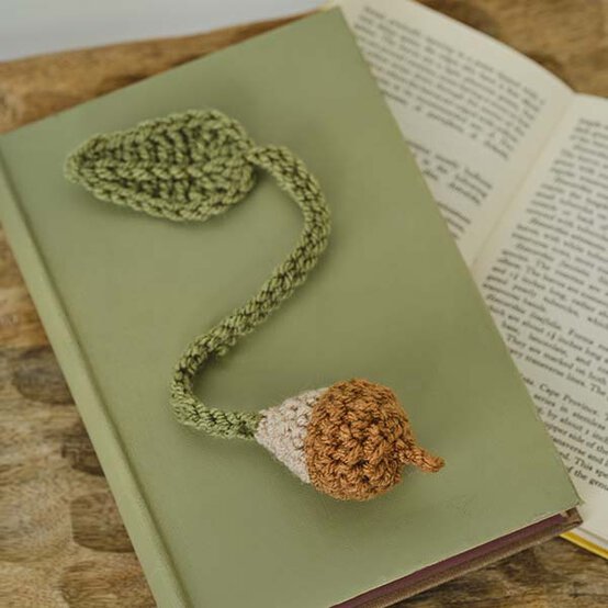 ideas%5Fautumn%2Dstash%2Dbusting%2Dprojects%5Facorn%2Dbookmark%2Db.jpg?sw=554&q=85