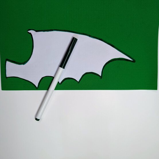 how-to-make-a-wooden-spoon-dragon-puppet_step-2a.jpg?sw=554&q=85