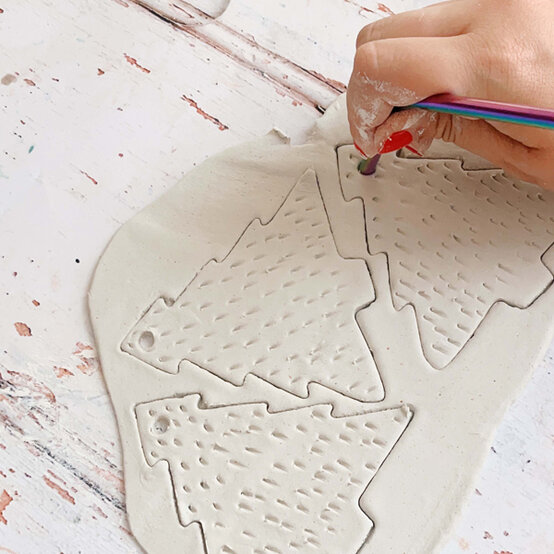 idea_clay-tree-decorations_step4.jpg?sw=554&q=85