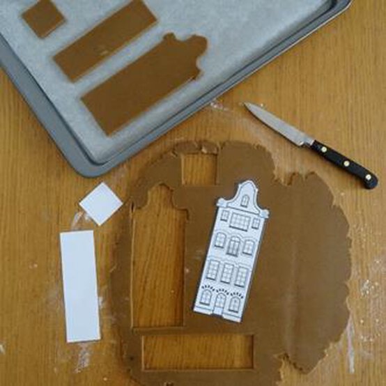 gingerbread-houses-step-5.jpg?sw=554&q=85