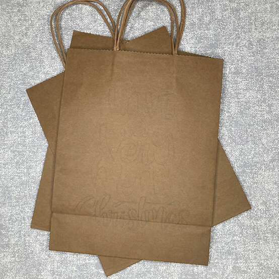 idea_ways-to-personalise-a-christmas-gift-bag_step1b.jpg?sw=554&q=85