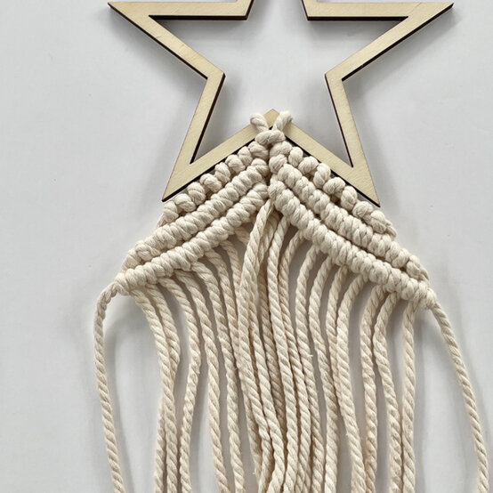 idea%5Fmacrame%2Dchristmas%2Dtrees%5Fstep5.jpg?sw=554&q=85