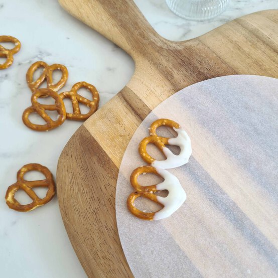 Idea_how-to-make-a-no-bake-christmas-dessert_step3b.jpg?sw=554&q=85