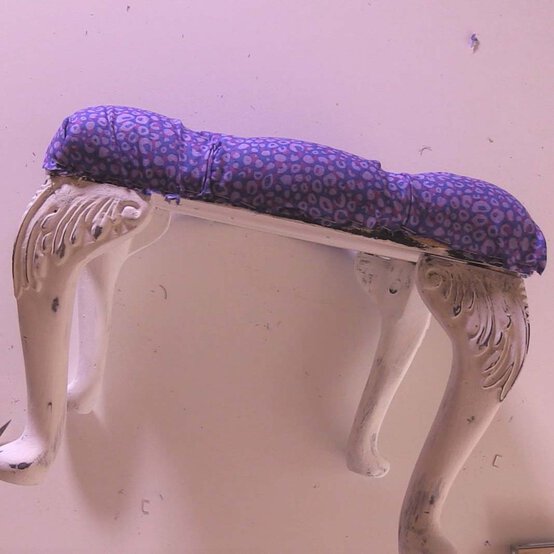 upcycle-footstool_step-7_2.jpg?sw=554&q=85