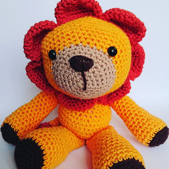 artisan-allix-empson-amigurumi-lion.jpg?sw=554&q=85