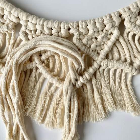 xmasmacramewreath_step-16.jpg?sw=554&q=85