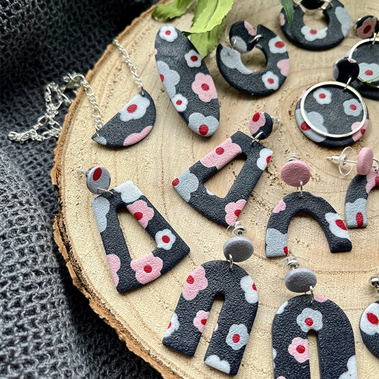artisan-isabella-oates-floral-polymer-clay-jewellery.jpg?sw=554&q=85