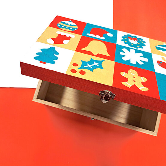 idea%5Fhow%2Dto%2Dmake%2Da%2Dcolourful%2Dchristmas%2Deve%2Dbox%5Fstep4b.jpg?sw=554&q=85