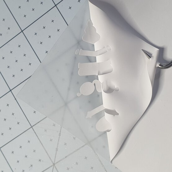 cricut_how_to_personalise_a_t-shirt_picture-19.jpg?sw=554&q=85