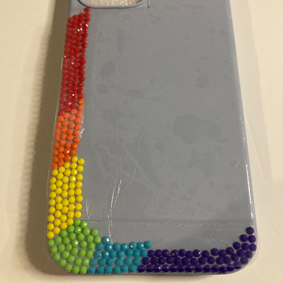 idea_customise-a-phone-case-with-diamond-dotz_step6a.jpg?sw=554&q=85