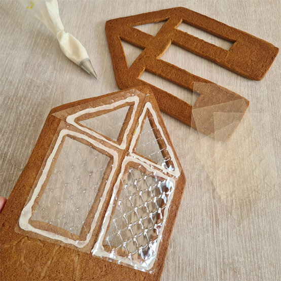 Idea_How-to-make-a-Gingerbread-Greenhouse_Step6.jpg?sw=554&q=85