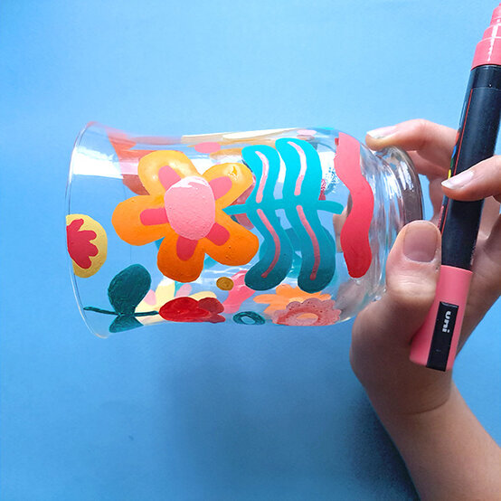 idea%5Fglass%2Dpainting%2Dideas%2Dfor%2Dbeginners%5Fstep%2D02.jpg?sw=554&q=85